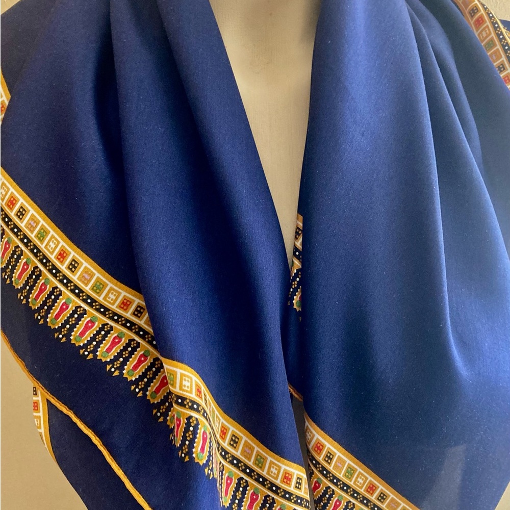 SINGAPORE Airlines vintage silk scarf - Picture 9 of 9